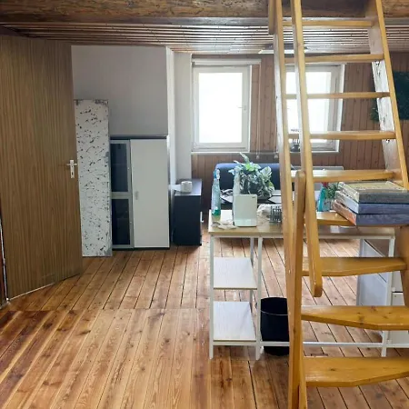 Dachgeschosswohnung Nahe Altstadt & Messe דירה