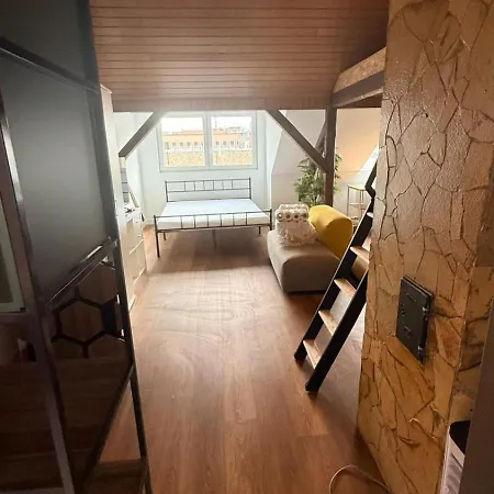 Dachgeschosswohnung Nahe Altstadt & Messe