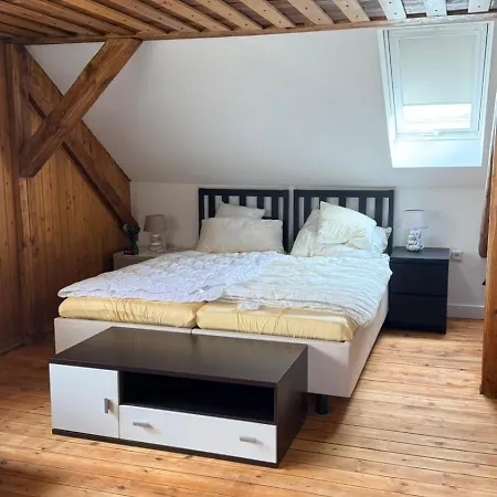 Dachgeschosswohnung Nahe Altstadt & Messe *