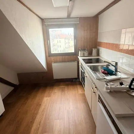 Dachgeschosswohnung Nahe Altstadt & Messe