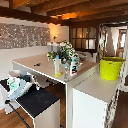Dachgeschosswohnung Nahe Altstadt & Messe דירה נירנברג