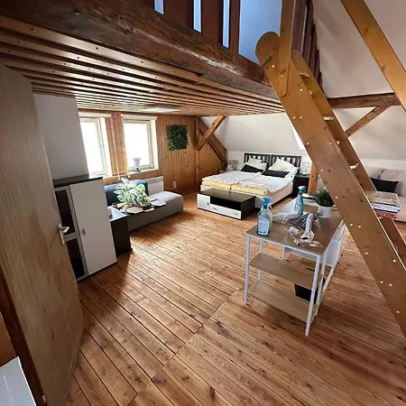 Dachgeschosswohnung Nahe Altstadt & Messe *