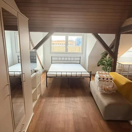 Dachgeschosswohnung Nahe Altstadt & Messe